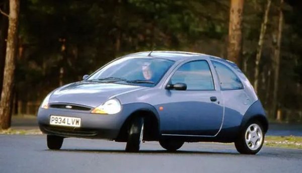 Стил от 90-те години с модерния тогава ръбест стил отвътре и отвън. Най-добрата част беше шасито &bdquo;pinsharp&ldquo;, свързано с двигател, произведен от Anglia. Винаги беше страхотно да се кара при това с относителна безопасност. Най-добрата първа тийнейджърска кола. Има достатъчно здрава механика, но гниенето я убива.