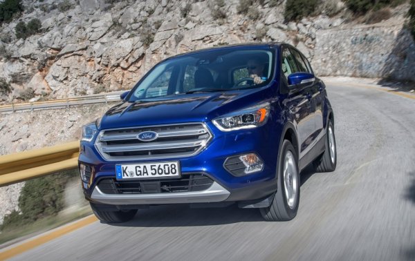 Второто поколение Kuga е изградено върху платформата Focus, но предлага значително по-висок комфорт и повече пространство. Багажникът му е с капацитет от 481 литра, а четирима възрастни могат удобно да седят вътре &ndash; потребителите се оплакват само от прага, който се появява, когато седалките са сгънати. 

Това е кола, която се кара добре и работи добре както в града, така и на пътя. При покупка трябва да обърнете внимание на работата на климатика, електрически контролирания люк и влагата около багажника, които могат да причинят неустойчиви уплътнения. Пластмасовите ламели могат да се износят много през годините. 