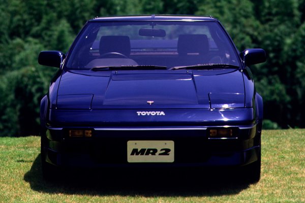 Няколко години след пускането на автомобила на пазара животът става още по-забавен за любителите на шофирането - дебютира модификация, заредена с двигател 1.6 л 4A-GZE. Колата с допълнение към името Supercharged е с мощност 147 к.с., тежи 1131 кг и за 6,5–7 секунди ускорява до 100 км/ч. Изключително добри показатели за средата на осемдесетте години, когато 8-цилиндровите американски машини са малко по-добри и показват сравнима динамика. 