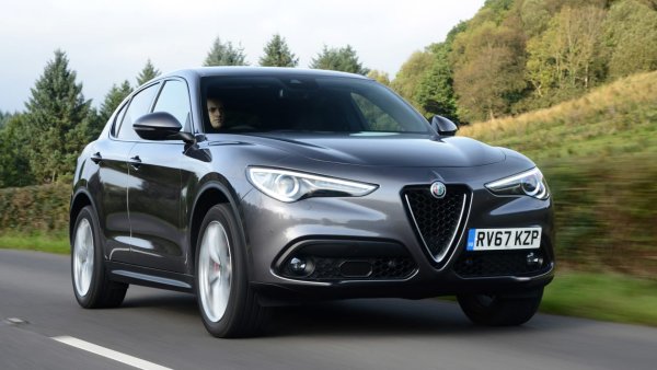 Предишните опити на Alfa Romeo с модели със задвижване на четирите колела се ограничиха до 156 Crosswagon и няколко прототипа, които така и не се появиха в производство. Първият истинскки SUV е именно Stelvio, който е сред най-новите модели на сцената.