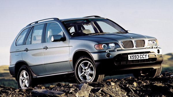 Нищо подобно не беше ниждано в базата на баварците преди X5 с изключение на версии на комбитата 3-Series и 5-Series, които обаче бяха много по-ниски и насочени в съвсем друга посока.