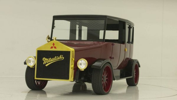 Въпреки че не е чисто електрически, а плъг-ин хибрид (PHEV), по философия този модел перфектно пасва в списъка. Базирайки се на Mitsubishi Outlander PHEV и с каросерията на оригиналния Model A, West Coast Customs създаде този уникален модел, за да отбележи вековния рожден ден на японската класика, появила се през 1917 година.