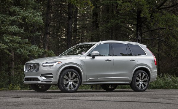 Следващото поколение на Volvo XC90 ще се появи навреме за моделната 2023 година и за първи път всяко превозно средство от гамата ще бъде по някакъв начин електрифицирано. Това включва "мек" хибрид, плъгин хибрид и изцяло електрически версии, със стандарт за задвижване на всички колела. XC90 може също така да предизвика създаването на специален модел Polestar след дебюта на кросоувъра Polestar 3.