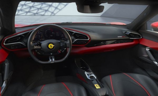 8-степенната скоростна кутия с два съединителя е същата като при SF90 Stradale, Roma и Portofino M. Тя прехвърля 818-те коня към задните колела, използвайки електронно контролиран диференциал с ограничено приплъзване. Резултатът от комбинираните усилия на тези агрегати е 2.9 секунди от 0 до 100 км/ч. 
