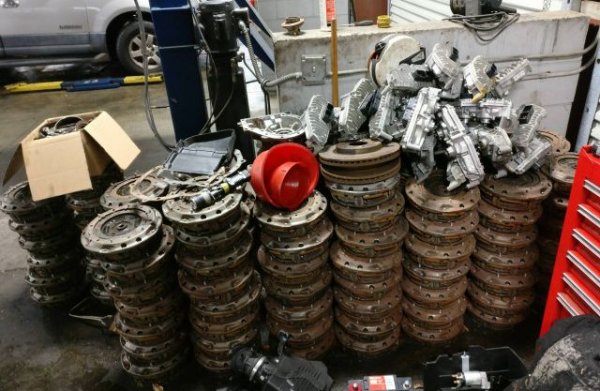 Още от дебюта на кутията започнаха оплакванията: твърде резки смени на предавката, неочаквано приплъзване на съединителя, довело до доста удари при паркиране, или превключване на неутрална на магистралата, което нерядко води до удар отзад за забавилия се автомобил. Постоянно прегряващите фрикциони се износват много бързо. От Ford отначало обясниха случаите със софтуерни пробеми, после обвиниха дефектен лагер (произведен от LUK), но накрая бяха принудени да признаят, че се касае за няколко конструктивни дефекта. След заведените колективни съдебни искове компанията склони да удължи гаранцията за проблемните автоматици, и да покрие ремонтите им на стойност до 20 000 долара.
