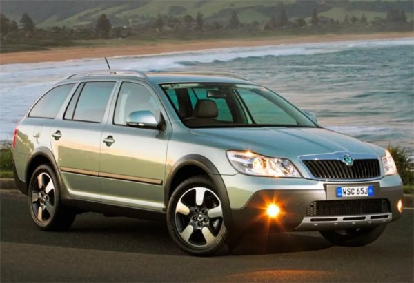 Най-проблемната от всички трансмисии на VW е именно тази 7-степенна роботизирана кутия с двоен съединител, известна с кодовото име DQ200. Тя се появи през 2006 година и е слагана във всевъзможни модели на концерна - VW , Skoda, Seat и даже Audi. Много често ще я откриете в Golf, Passat, Octavia, Leon. 
DSG7 с нейните сухи съединители не бива да се бърка с доста по-надеждната DSG6, която е с мокри. В първия случай много скоро започнаха оплакванията от груби и резки смени на предавките, неприятни вибрации и бързо износване на дисковете на съединителите. Особено сериозни бяха тези проблеми при по-ранните варианти на тази кутия, произведени до 2014 година. 
