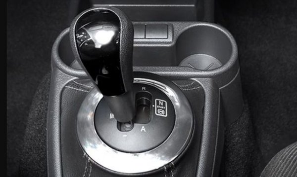 Първите клиенти обаче останаха неприятно изненадани от поведението й: твърде мудно ускорение, закъснели смени на предавката, особено когато те трябва да са надолу... Всичко това са проблеми на софтуера и на недостатъчно прецизните датчици, които му предават информация. Но вероятно купувачите биха простили това, ако поне кутията беше относително здрава. 
