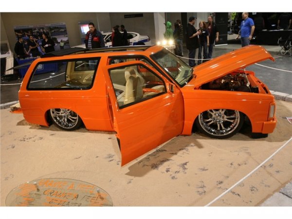 Брутална доработка на Chevy Blazer от 1987 година, представена на Performance World Custom Car & Truck Show 2009