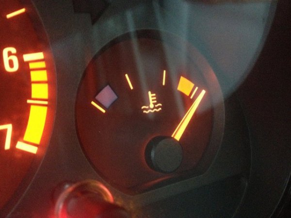 При по-старите двигатели работната температура беше 80-85 °C. В съвременните единици тя е увеличена до повече от 100 градуса. Естествено системите за охлаждане на двигателя стават по-ефективни, но ако ако възникне повреда, двигателят започва да прегрява моментално. И вероятността от повреда е по-висока от тази на стар двигател.