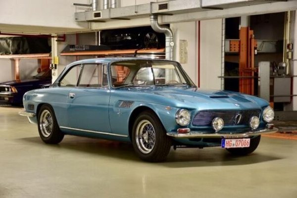 Познато ли ви звучи тази история: заможен италиански клиент на Ferrari, който не е доволен от отношението, получавано в замяна на парите си, скарва се със своенравния Енцо и решава да му натрие носа, като създаде собствена автомобилна марка. 
Да, това е историята за раждането на Lamborghini. Но също и за появата на позабравената вече компания ISO. Допреди сблъсъка на основателя й Ренцо Риволта с Енцо Ферари, компанията произвежда хладилници, както и емблематичното микроавтомобилче Isetta. Но след скарването с Енцо Риволта решава да погледне и към луксозния сегмент. Първият му гранд турър се появява през 1962 с 5.4-литров V8 от Chevrolet, развиващ колосалните за следвоенна Европа 300 конски сили. Това идва в пакет с доста качествен интериор и с ефектен външен дизайн, дело на самия Бертоне.  
