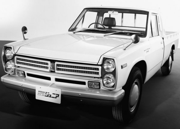 Един много, ама много стар пикап на Nissan.  Моделът Junior се сглобява от 1956 до 1982 г. Едва ли може да го видите по родните пътища, защото е реализиран най-вече на японския пазар и в някои други азиатски страни.

