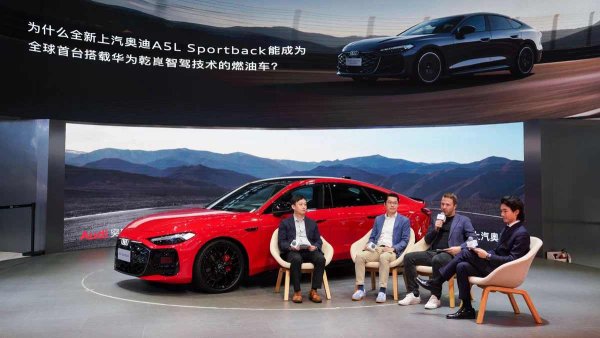 Китайският ИТ гигант Huawei представлява интерес за автомобилните производители предимно като доставчик на технологии за изкуствен интелект, информационно-развлекателни системи и автопилот. Audi и BMW вече обявиха партньорство, а между Volkswagen Group и Huawei има подписан меморандум за разбирателство.

Първите плодове на сътрудничеството вече са налице: новото поколение на семейството A5 е оборудвано с операционната система HarmonyOS и набор от асистенти за водача с автопилот от трето ниво. Тъй като Huawei е под американски санкции, Audi предпочете да запази мълчание относно интеграцията на китайски технологии, но журналистите разбраха за сътрудничеството. 
