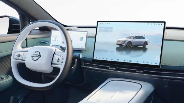 Невронната мрежа DeepSeek обърна пазара на чатботове с главата надолу. Оказа се, че изкуственият интелект може да бъде безплатен и да работи с ограничена изчислителна мощност. От това се възползваха автомобилните производители.

Гласовите асистенти с китайска невронна мрежа вече са стандартно оборудване в автомобилите на BYD, Hongqi и Leapmotor, а сега и японски марки проявиха интерес към технологията. Преди месец Honda потвърди, че DeepSeek ще се появи в автомобили от съвместните й предприятия с GAC и Dongfeng, въпреки че не беше посочен точен срок.
