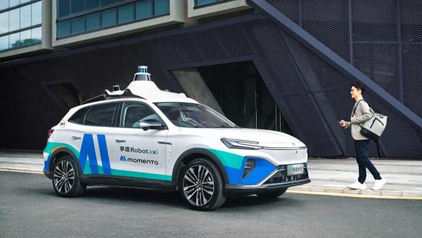 Китайският стартъп Momenta е основан през 2016 година, като сред ранните инвеститори са Mercedes-Benz и General Motors. Германският концерн планира да пусне на пазара поне четири нови модела с технологии за управление без шофьор, базирани на софтуера на Momenta. Крайната цел е напълно автономен автомобил.

GM пък получи разрешение да тества електромобили без шофьор в Шанхай и лобира Momenta да стане публична компания на американската фондова борса, като вече е подадено заявление за първично публично предлагане.
