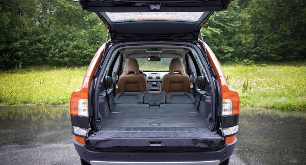 Този параметър на автомобила наистина заслужава уважение - 249 литра при модификацията със 7 места и 615 литра при тази с 5 седалки. Във втория случай под пода на багажника има допълнително място, в което може да бъдат поставени различни дребни предмети.