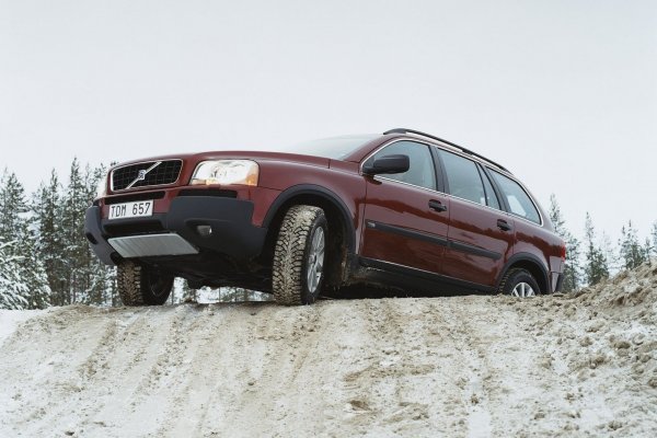 За разлика от скоростната кутия, останалите основни агрегати на Volvo XC90 се отличават с висока надеждност и това се отчита от почти всички собственици на автомобила. Същото важи за каросерията, за чиято изработка е използван специален метод за поцинковане. Защитата срещу ръжда, боята и лаковото покритие също заслужават добри оценки.