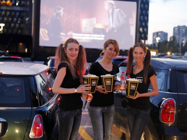 Първото в света автокино само с MINI автомобили