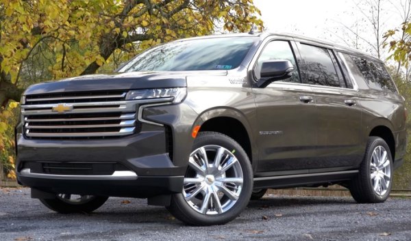 С внушителните си размери Suburban се превърна в най-големия SUV в гамата на Chevrolet. Той има дължина от 5733 мм и височина от 1923 мм, като се характеризира с изключителната си возия. Лети уверено по всякакви пътища, а благодарение на високия си просвет от 203 мм, възможностите му включват и офроуд занимания.

Огромният джип побира осем пътника, без да броим шофьора. 5,3-литровият двигател произвежда 360 к.с., докато разходът на гориво не надвишава 16,8 литра на сто. Suburban вече има 12 рестайлинга, което потвърждава неговата жизнеспособност и заслужен авторитет.
