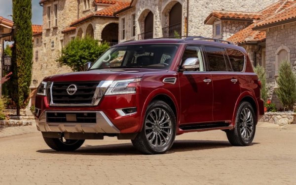 Размерите на Armada, товарен SUV с рамна конструкия, също впечатляат: дължината му достига 5306 мм, а височината му е 1925 мм. Въпреки размерите си, това е модерен семеен автомобил, подходящ за широк спектър от пътувания и пътешествия.

Той е удобен и безопасен - три реда седалки позволяват цялото семейство да се настани напълно свободно. Наред с комфорта Armada има и висока проходимост. Задвижва се от мощен 5,6-литров двигатер, произвеждащ 390 к.с. заедно със 7-степенна автоматична трансмисия. Разходът на 100 км е около 15,7 литра.
