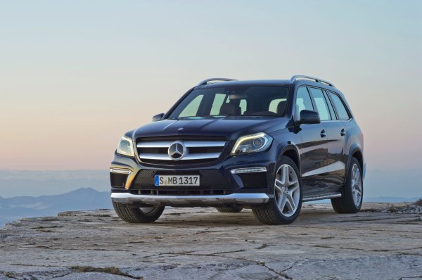 Mercedes-Benz GL от този период също е измъчван от проблеми, които изпратиха марката назад в класация за надеждни производители. Consumer Reports посочва, че в момента автомобил от тези моделни години струва повече от 30 000 долара, което е доста сериозна сума, тъй като има голяма вероятност за допълнителни ремонти.

Като цяло моделите E-Class и S-Class са доста по-добър вариант за покупка. А тези, които държат на SUV, е по-добре да се ориентират към GL след 2015 г. Те ще платят повече, но надеждността е по-висока, а това означава избягване на скрити разходи.
