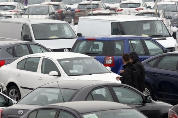 При избора на тип каросерия на автомобила трябва да се вземат предвид няколко неща. На първо място това са маневреността и управляемостта. Колкото по-компактен е автомобилът, толкова по-лесно се усещат размерите му, което е особено важно в условия на гъст градски трафик. Освен това малката кола е по-лесна за паркиране. От тази гледна точка хечбекът и лифтбекът са най-удобни.

Следват обемът на багажника и комфортът. Ако колата се използва от голямо семейство и е необходимо постоянно да се транспортират различни стоки или домашни любимци в нея, по-добре е да изберете седан или комби. Но поради дългата каросерия те са по-малко маневрени и удобни от хечбеците.

Третото, което трябва да се има предвид, е проходимостта. Ако трябва да карате кола извън града, където пътищата не винаги са добри, по-добре е да изберете кросоувър с висок пътен просвет, големи колела и задвижване на четирите колела.