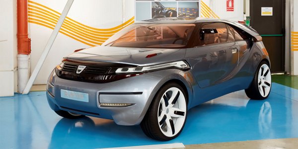 Този кросоувър се превърна в сензация на пазара, но още по-впечатляващ беше неговият предшественик - концептът Ducia Duster. Любопитното е, че негов автор е руснакът Арсений Костромин, който създава една действително впечатляваща машина.