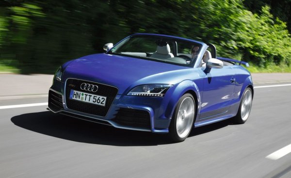 Разбира, се Audi предлага "горещ" вариант и на кабриолета ТТ, като рецептата е идентична с тази на купето.