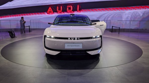 Изложението в Шанхай бе официален дебют за новата марка на Audi, която се нарича AUDI, ще прави електрически модели само за Китай и не използва логото на германската компания-майка. За да отличават двете компании, китайците ги наричат "Audi с буквите" и "Audi с пръстените". 
