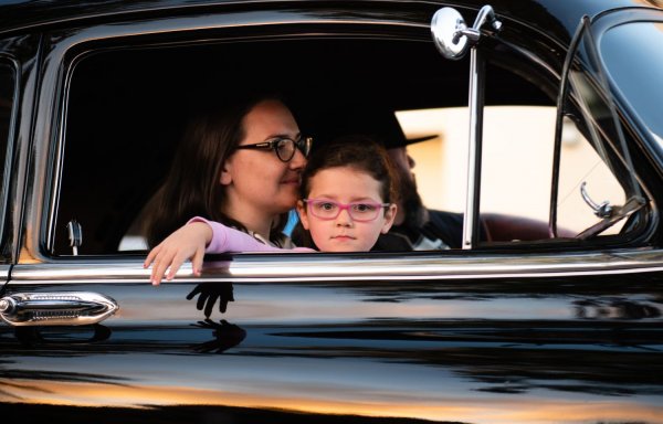 Оказва се, че глъчката от децата в колата не е толкова разсейваща и опасна за шофирането. При експеримента, изложените на такъв звуков фон водачи успели да спрат с 13,49 метра по-рано от шофьорите при които нямало подобен шум.