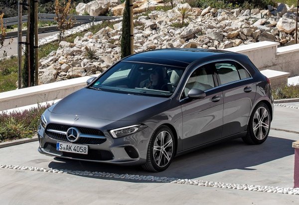 Четвъртото поколение A-Class е истински Mercedes, само по-малък. Той има стилен дизайн в духа на CLS, модерен интериор с една от най-добрите мултимедийни системи в класа, както и богат набор от модерни опции. Той е икономичен, безопасен, има добро управление и дори базовата версия показва прилична динамика.