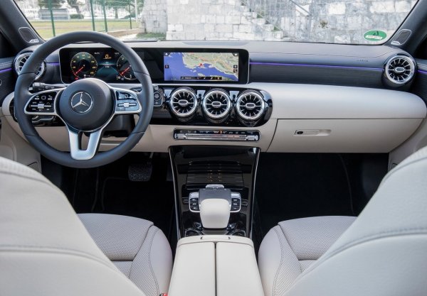 Същото се отнася и за двулитровия турбо двигател. Те обаче нямат други проблеми, така че 250 000 км не са проблем за тях. Прекомерната консумация на масло е рядкост. А френският дизелов двигател може да измине поне 300 000 км.

Седемстепенната роботизирана скоростна кутия 7G-DCT също е доста надеждна. Той може лесно да издържи 300 000 км безпроблемна работа, ако редовно сменяте качествено маслото.
