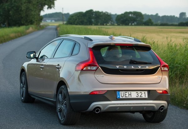 Базовият 1,5-литров турбо двигател B4154T4, при навременна поддръжка, може да издържи до 350 000 км. Двулитровият дизелов двигател също изкарва най-много толкова. Шестстепенната автоматична скоростна кутия Aisin изминава повече от 250 000 км с редовна смяна на маслото.