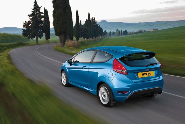 1,6-литровият атмосферен двигател от серията Sigma има чугунен блок и 16-клапанова цилиндрова глава. Ресурсът му надхвърля 250 000 км. Основното нещо е да наблюдавате вентилационната система на картера, пластмасовия капак на цилиндровата глава и уплътненията.