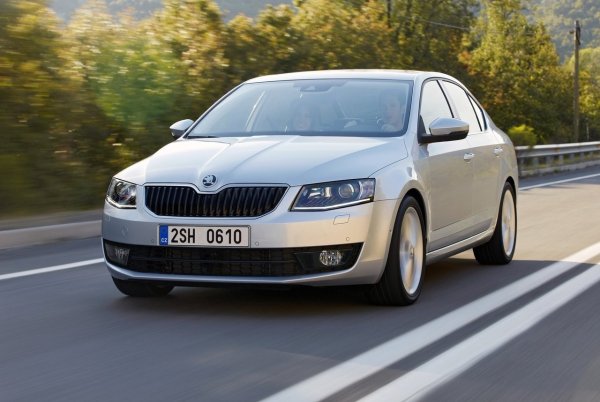 Octavia A7 е една от най-добрите комбинации от ергономичност, практичност и управление в своя клас. Каросерията на чешкия лифтбек е добре защитена от корозия, а интериорът прави впечатление с отличната сглобка.