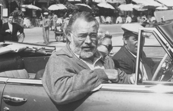 "Съществуват само три спорта: моторните, борбата с бикове и алпинизмът. Всичко останало са само игрички"
- Ърнест Хемингуей
