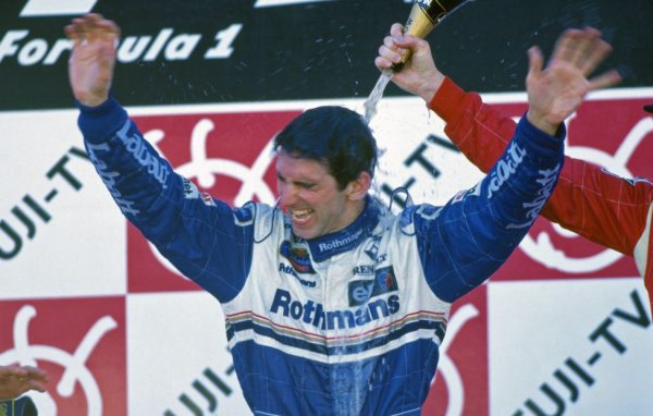 "Победата е всичко. Единствените, които ще запомнят второто ти място, са жена ти и кучето ти"
- Деймън Хил
А Боби Ънсър казваше: "Никой не помни човека, който завърши втори, освен човека, който е завършил втори". 
