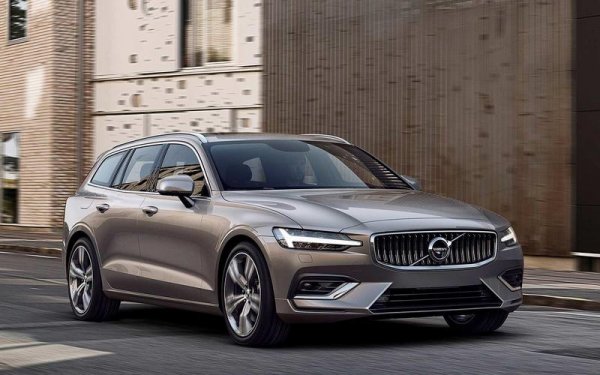 Изминалата 2020 година ще влезе в историята на Швеция като първата, в която и трите най-продавани автомобила са на местната марка Volvo. Пазарът в страната е сравнително малък - 291 664 продажби, като S/V60 заема първото място, следван от XC60 и XC40. На четвърто и пето място се нарежда Volkswagen с Golf и Passat, а на шесто е Volvo S/V90. Пазарният дял на шведската марка у дома е 18,1%.
