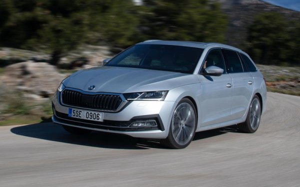 За трета поредна година Skoda Octavia си остава най-популярната кола в Полша, изпреварвайки два модела на Toyota - Corolla и Yaris. Все пак продажбите на Skoda са намалели с 8,4%, но това е далеч по-малко от цялостното свиване на пазара с 22,9% - до 428 377 бройки.
