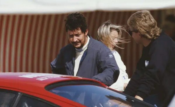 Преживяването толкова харесва на Риа, че две години по-късно той се връща в монако с Jordan, само че вече като част от екипа в боксовете. &bdquo;Помолиха ме да бъда човекът, който покрива лявата задна гума на Еди Ървайн за Гран При на Монако през 1995&ldquo;, каза Риа пред Motor Sport. Това беше страхотно преживяване, да си толкова близо до всичко това". 
После получава възможност и да тества болида на Jordan на Силвърстоун. "Беше невероятно! Какви спирачки! Първия път, когато спрях, усетих как закуската ми се връща обратно". 
