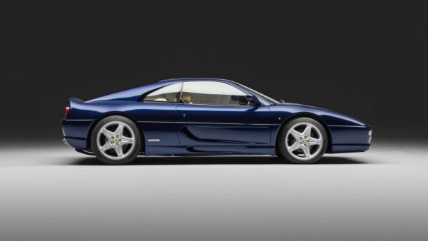 През годините Риа е притежавал множество Ferrari. Преди две години на търг бе продадено неговото Ferrari F355 Berlinetta - единствената версия на този модел, боядисана в Blu Scuro Micalizzato. 

