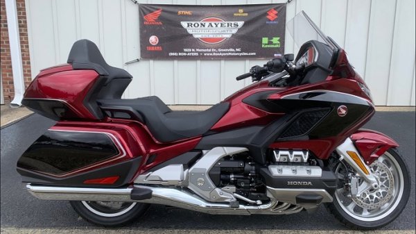 Gold Wing отдавна се смята за типичния туристически мотоциклет и с основателна причина. Днес това е един от най-надеждните, най-удобни, най-лесни за управление, многофункционални и най-добре оборудвани мотоциклети за дълги пътувания. Ако искате да стигнете до края на асфалта, това е правилният транспорт.