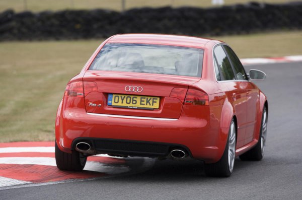 Моделът дебютира на салона в Детройт през 2006 година.