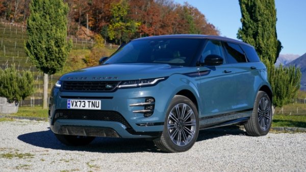 Това е елегантен и луксозен компактен SUV, а в мекия хибриден дизелов вариант Range Rover Evoque гарантира разход на гориво между 6,3 и 6,9 л/100 км. 4-цилиндровия дизелов двигател с работен обем 1998 куб. см дава максимална мощност от 204 к.с. 

Под капака на варианта D200 има и 48V батерия. Трансмисията е автоматична, осемстепенна, задвижване на всички колела. 
Ускорението от 0 до 100 км/ч отнема 8,5 секунди , а максималната скорост е 213 км/ч. 

Багажникът има товарен капацитет от 472 литра . Предлагат се три нива на оборудване (S , Dynamic Se и Autobiography).