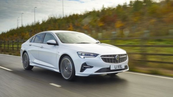 Някога Opel бе сред лидерите в този сегмент. Но втората генерация на Insignia едва събира сили за влизане в десетката. Сред 39-те регистрации една е на комбито Sports Tourer.
