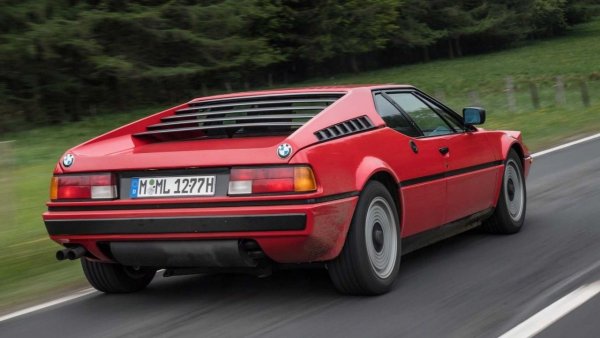 Въпреки че, неофициално, първото BMW M е 530 MLE (Motorsport Limited Edition), произведено в Южна Африка между 1976 и 1977 г., историята слага М1 като модела, с който започна спортната сага на мюнхенската марка. Роден през 1978 г. и сглобен на ръка, той използва редови 6-цилиндров двигател с работен обем от 3,5 литра и 277 к.с. мощност. С него автомобилът ускорява от 0 до 100 км/ч за 5,6 секунди и развива максимална скорост от 260 км/ч. Произведени са само 456 бройки, което го прави едно от търсените колекционерски модели на BMW.