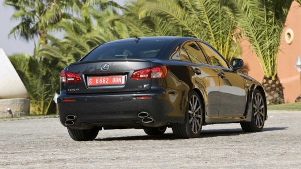 Въпреки че японската марка се отличава със своите хибридни модели, тя може да се похвали и със спортната си история, която започна през 2006 г. с IS F. Моделът е оборудван с 5-литров атмосферен V8 двигател, развиващ 423 к.с. при 6600 об/мин и 505 Нм при 5200 об/мин. Моделът развива максимална скорост от 270 км/ч и предлага ускорение от място до 100 км/ч за 4,8 секунди. Цялата мощ е насочена към задната ос, чрез 8-степенна автоматична трансмисия.