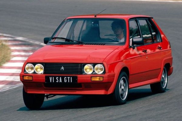 Групата на Citroën завършва със симпатичния Visa Gti - модел, който със сигурност не е най-желаният сред повечето фенове на марката. Има обаче и такива, които го харесват заради поразителния му имидж, както и заради бензиновия двигател – 1,6-литров, който развива 115 к.с.