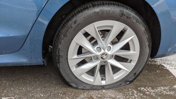 Регенерирането на стари гуми си има своите предимства - и от екологична гледна точка, и от икономическа. Но не бихме ви посъветвали да използвате такива за личния си автомобил. Поставянето на нови рингове решава проблема с износения протектор, но не и тези с остаряването на каучуковата смес или с деформирането на страниците. Такива гуми са приемливи за бизнеси с голям автопарк, който се ползва предимно в градски условия и при ниски скорости. 
