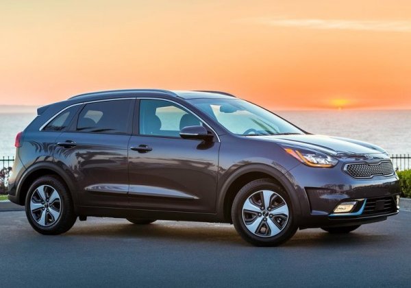 Компактен и икономичен, независимо от размерите си, този кросоувър е способен на 58 км автономен пробег (за плъг-ин хибридната версия). Кореецът е рязък, идеален за града и оборудван с всички необходими асистенти.