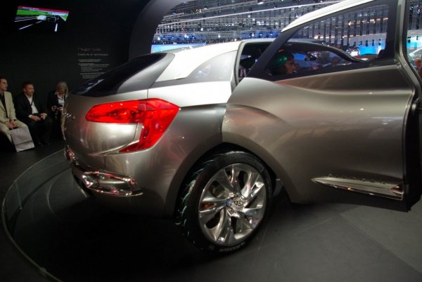 И Citroen Hypnos Hybrid HYmotion4 concept дебютира на автосалона в Париж